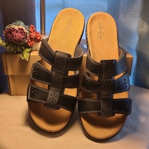 NIB Clark's sandals size 10